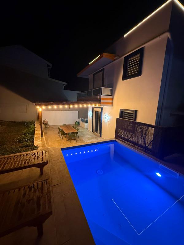 villa 8 personnes piscine  nuit bac à punch
